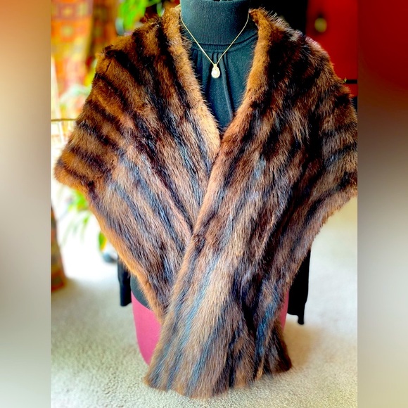 Kerry Brooke Mink Fur stole, shawl by Kerry Brooke Fashions. - Picture 4 of 17